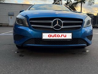 2013 Mercedes-Benz A-Класс 180 III (W176), голубой, 1000000 рублей, вид 3