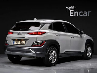 2022 Hyundai Kona I Рестайлинг, серебристый, 1792400 рублей, вид 3