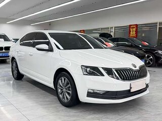 2022 Skoda Octavia III (A7) Рестайлинг, белый, 1380000 рублей, вид 2