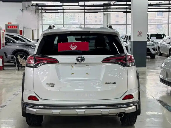 2019 Toyota RAV4 IV (XA40) Рестайлинг, белый, 1720000 рублей - вид 3
