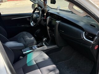 2022 Toyota Fortuner II Рестайлинг, белый, 4250000 рублей, вид 5