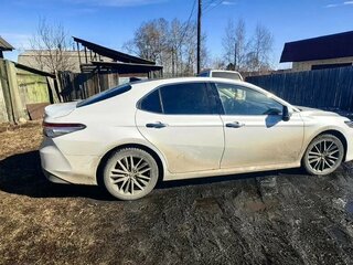 2022 Toyota Camry VIII (XV70) Рестайлинг, белый, 3300000 рублей, вид 2