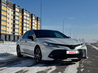 2020 Toyota Camry VIII (XV70), белый, 3000000 рублей, вид 2