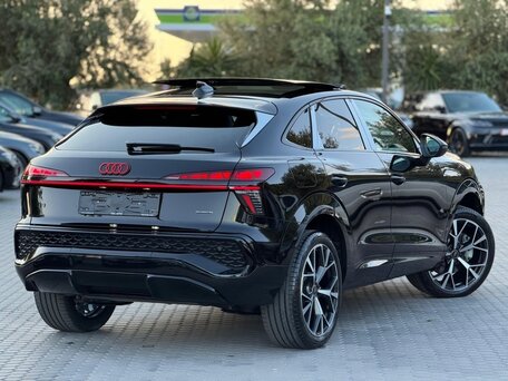 2026 Audi Q3 TFSI III (FJ), чёрный, 7150000 рублей, вид 4