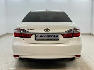 2017 Toyota Camry VII (XV50) Рестайлинг, белый, 2145000 рублей, вид 3