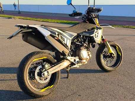 2021 Husqvarna 701 Supermoto, белый, 1000000 рублей, вид 3