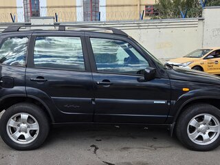 2010 Chevrolet Niva I Рестайлинг, чёрный, 445000 рублей, вид 4