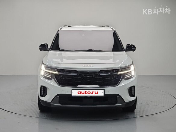2023 Kia Seltos I Рестайлинг, белый, 2390000 рублей - вид 1