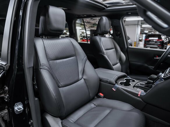 2026 Toyota Land Cruiser 300 Series, чёрный - вид 16