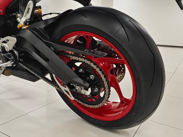 2026 Triumph Street Triple, серый, 1580000 рублей - вид 17
