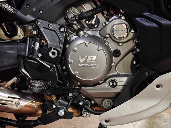 2026 Moto Morini X-CAPE 650, красный, 1499900 рублей - вид 4