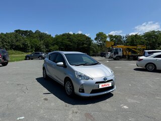 2014 Toyota Aqua I, серебристый, 700000 рублей, вид 2