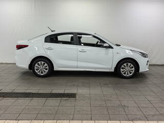 2018 Kia Rio IV, белый, 1040000 рублей, вид 3