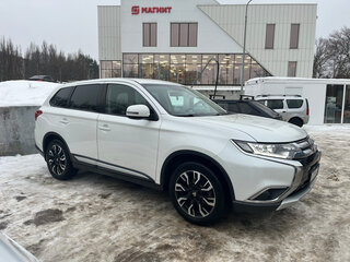 2016 Mitsubishi Outlander III Рестайлинг 2, белый, 1670000 рублей, вид 4