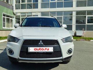 2011 Mitsubishi Outlander II Рестайлинг, белый, 1130000 рублей, вид 1