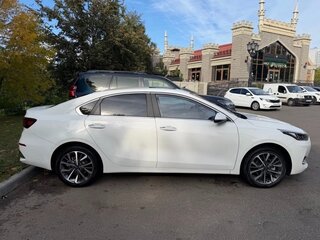 2023 Kia K3 II Рестайлинг, белый, 2167000 рублей, вид 4
