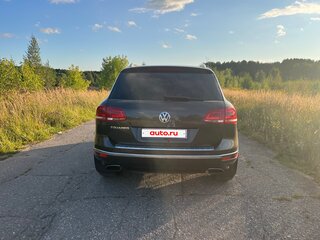 2015 Volkswagen Touareg II Рестайлинг, коричневый, 2700000 рублей, вид 3