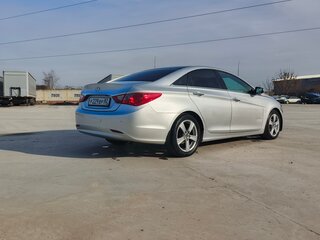 2010 Hyundai Sonata VI (YF), серебристый, 750000 рублей, вид 2