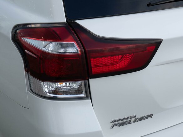 2015 Toyota Corolla Fielder XI (E160, E170, E180), белый, 1399000 рублей - вид 9