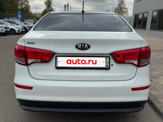 2015 Kia Rio III Рестайлинг, белый, 900000 рублей, вид 4