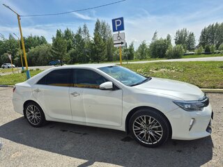 2017 Toyota Camry VII (XV50) Рестайлинг 2, белый, 2350000 рублей, вид 2