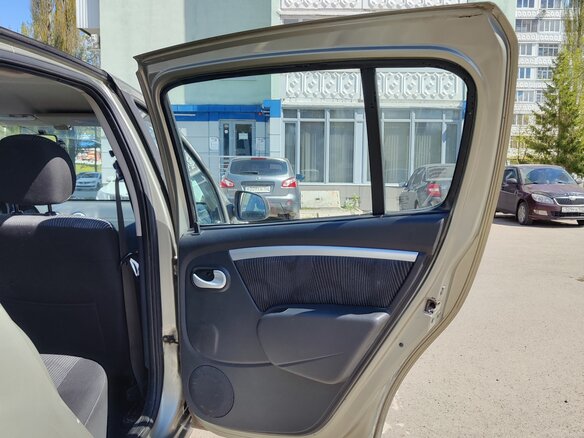 2012 Renault Sandero I, бежевый, 530000 рублей - вид 9