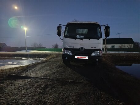 2014 Toyota Dyna, белый, 3000000 рублей, вид 3