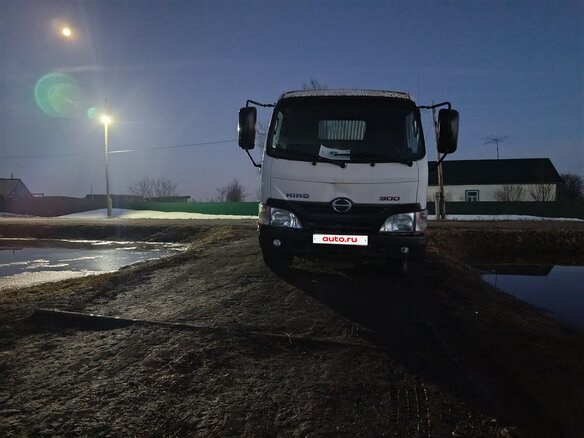 2014 Toyota Dyna, белый, 3000000 рублей - вид 2