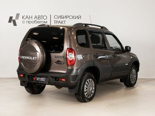 2017 Chevrolet Niva I Рестайлинг, коричневый, 699658 рублей, вид 3