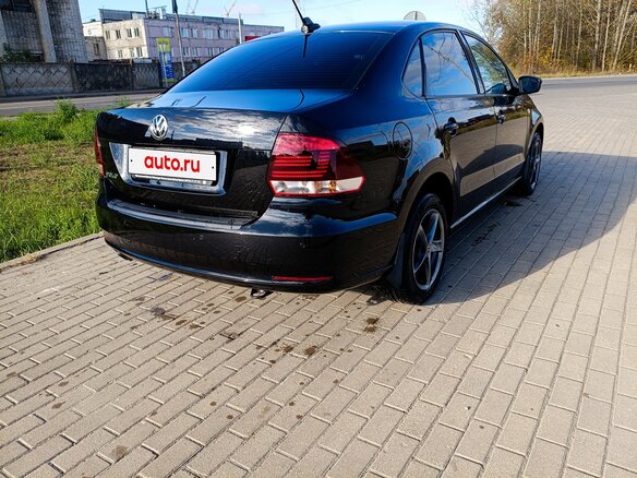 2019 Volkswagen Polo V Рестайлинг, чёрный, 1450000 рублей - вид 2