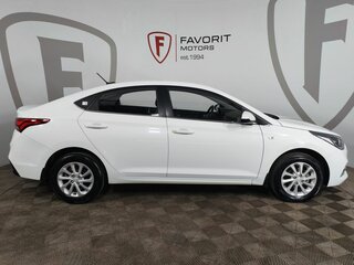 2017 Hyundai Solaris II, белый, 1274000 рублей, вид 4