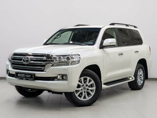 2017 Toyota Land Cruiser 200 Series Рестайлинг 2, белый, 8300000 рублей, вид 1