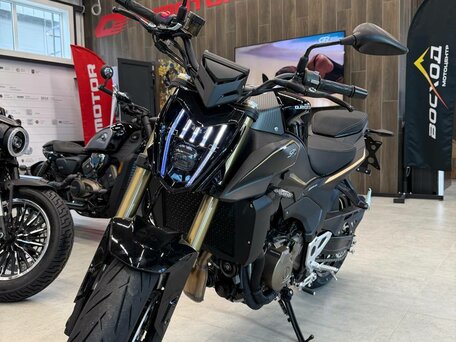 2026 QJMotor SRK 550, чёрный, 529000 рублей, вид 2
