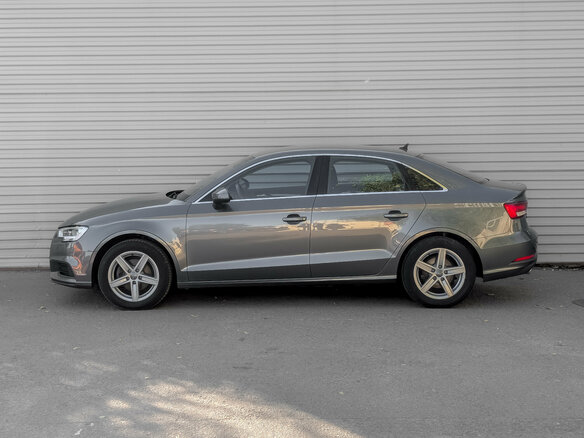 2019 Audi A3 III (8V) Рестайлинг, серый, 2375000 рублей - вид 6