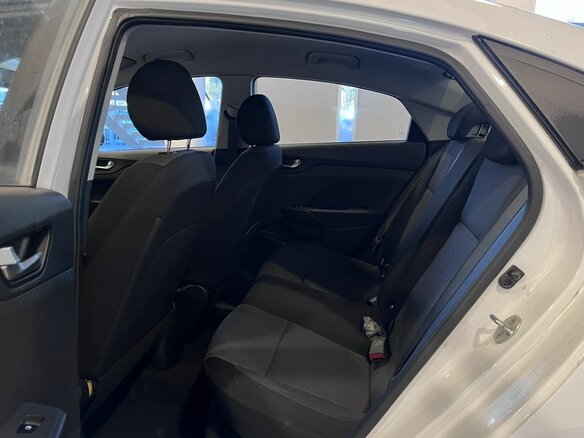 2022 Hyundai Solaris II Рестайлинг, белый, 1549000 рублей - вид 23