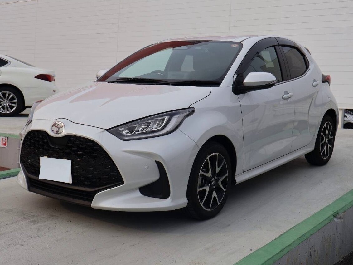 Открыть фотографии: Toyota Yaris IV