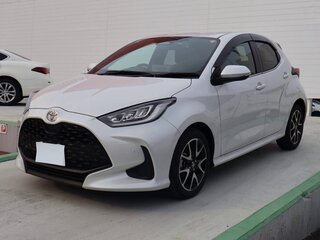 2022 Toyota Yaris IV, белый, 999000 рублей, вид 1