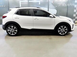 2020 Kia Stonic I, белый, 1520000 рублей, вид 3