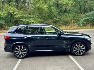 2019 BMW X5 M50d IV (G05/G18), чёрный, 7300000 рублей, вид 4