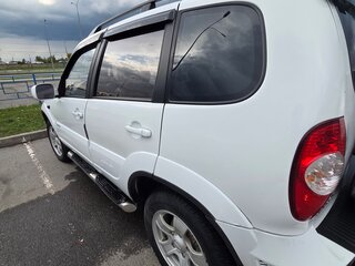 2011 Chevrolet Niva I Рестайлинг, белый, 410000 рублей, вид 4