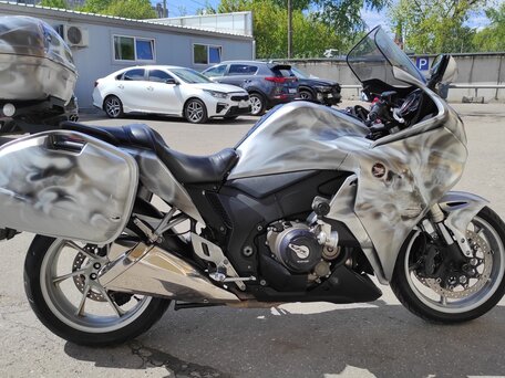 2012 Honda VFR 1200, серебристый, 690000 рублей, вид 1
