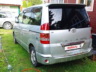 2003 Toyota Noah I (R60), серый, 650000 рублей, вид 3