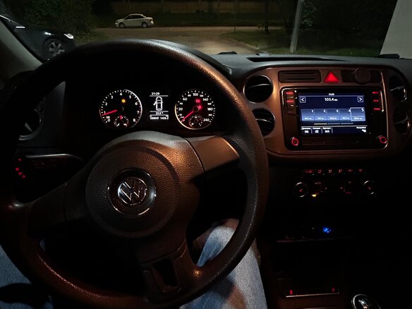 2011 Volkswagen Tiguan I, чёрный, 780000 рублей - вид 8