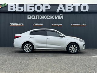 2017 Kia Rio IV, серебристый, 980000 рублей, вид 4