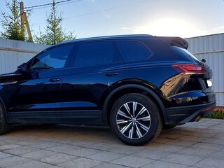2019 Volkswagen Touareg III, чёрный, 4490000 рублей, вид 4