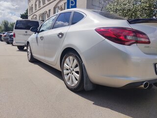 2012 Opel Astra J Рестайлинг, серебристый, 1100000 рублей, вид 5