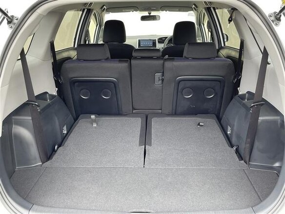 2017 Toyota Wish II Рестайлинг, белый - вид 17
