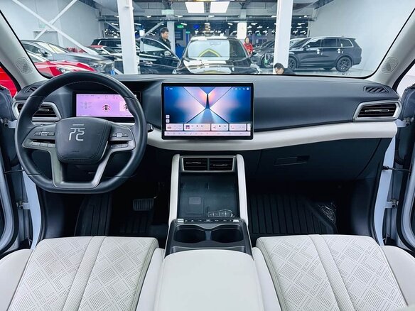 2025 BYD Yuan Up 45.12 kWh, серебристый, 1500700 рублей - вид 11