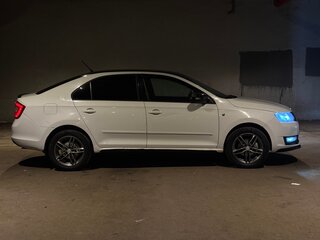 2014 Skoda Rapid I, белый, 750000 рублей, вид 4