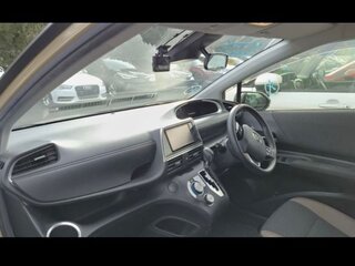 2020 Toyota Sienta II Рестайлинг, бежевый, 1500000 рублей, вид 4
